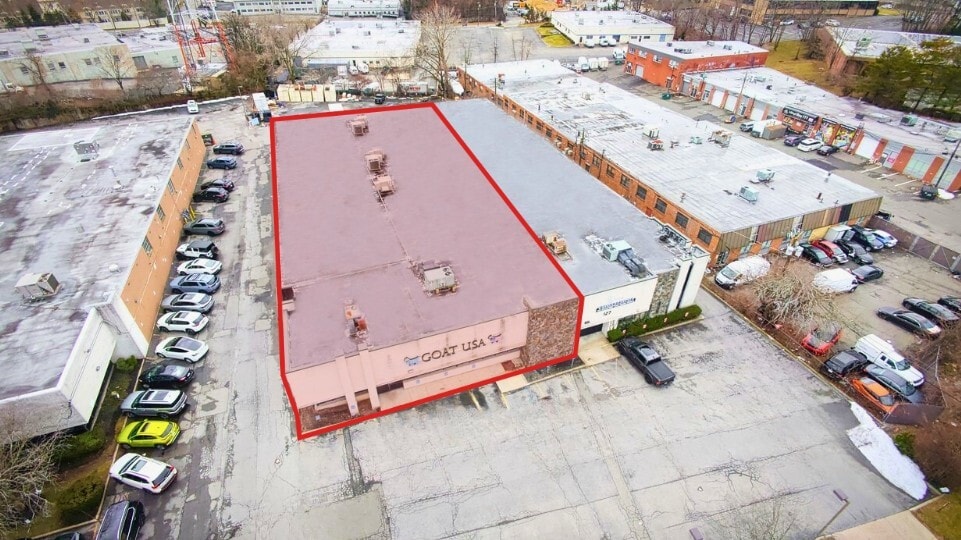 127-135 Dupont St, Plainview, NY for lease Interior Photo- Image 1 of 1