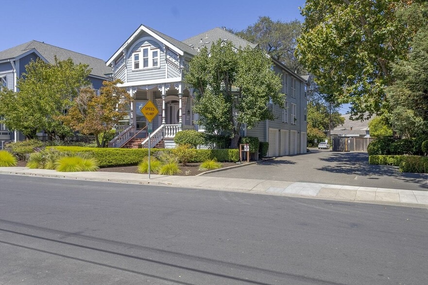 429 8th St, Santa Rosa, CA à vendre - Photo du bâtiment - Image 3 de 7