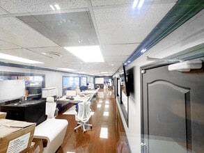 1970 NW 70th Ave, Miami, FL for lease Interior Photo- Image 2 of 7