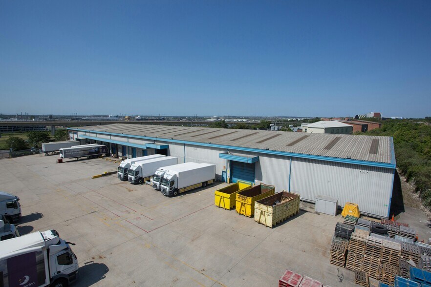 736-738 London Rd, Grays à louer - Photo du bâtiment - Image 2 de 4