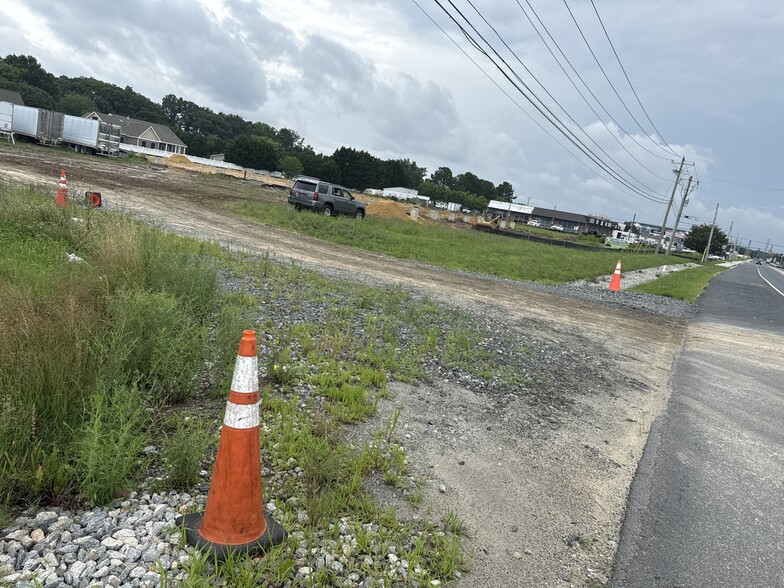26595 John J Williams Hwy, Millsboro, DE for lease - Building Photo - Image 2 of 3