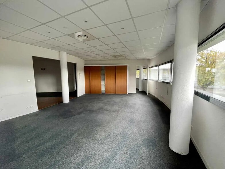 Office in Mérignac for lease - Interior Photo - Image 3 of 10