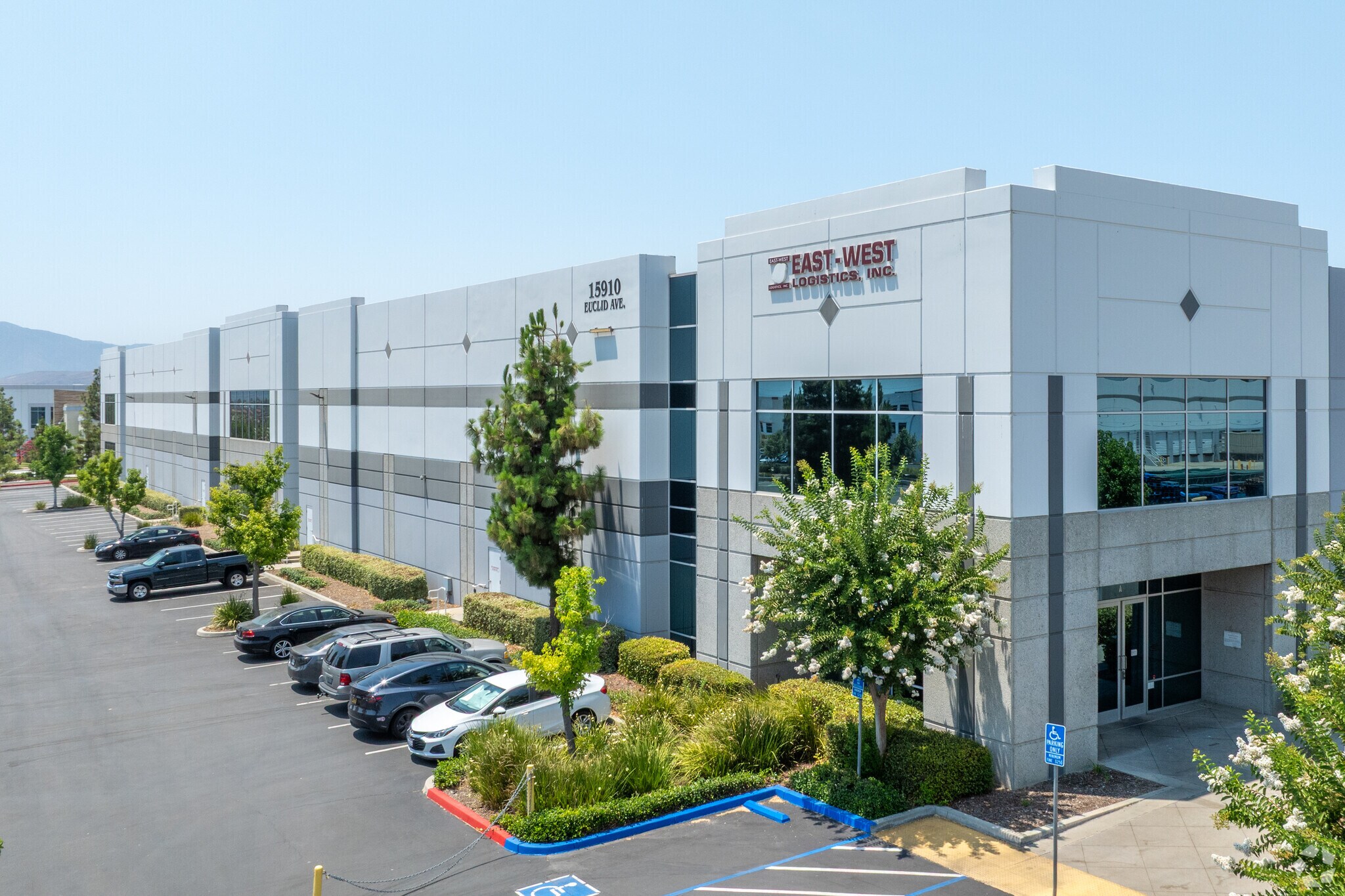 15910-15940 Euclid Ave, Chino, CA à louer Photo principale- Image 1 de 5