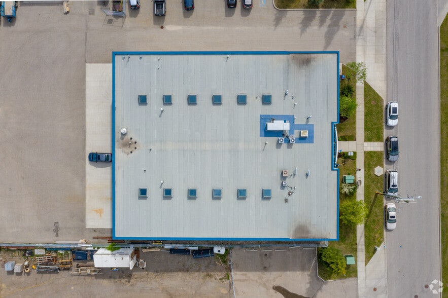 4240-4250 118 Ave SE, Calgary, AB à louer - Photo du bâtiment - Image 3 de 4
