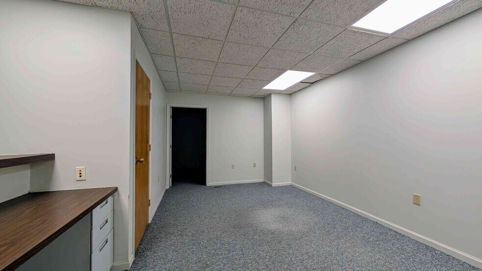 2227 Chapline St, Wheeling, WV à louer - Photo intérieure - Image 3 de 16