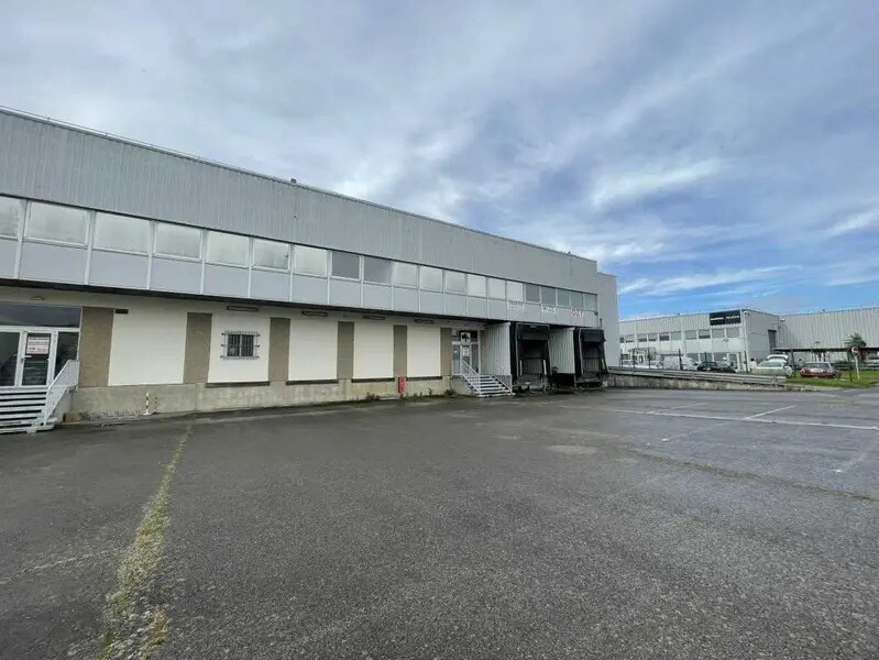 Industriel dans Sucy-en-Brie à louer Photo du bâtiment- Image 1 de 19