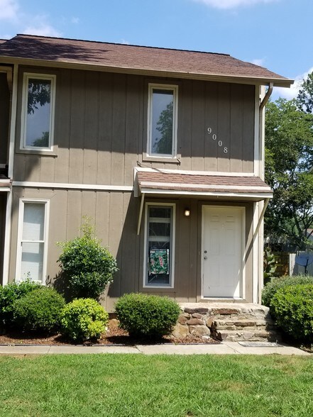 9008 Mahogany Row SE, Huntsville, AL à vendre - Photo du bâtiment - Image 2 de 67