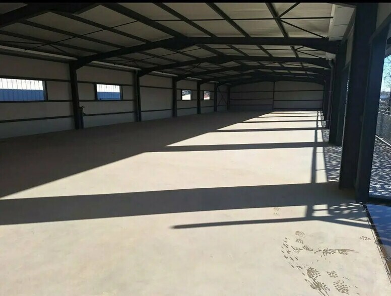 Industrial in Alès for lease - Building Photo - Image 2 of 4