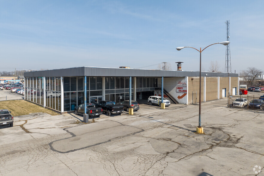 33 S Byrne Rd, Toledo, OH for lease - Building Photo - Image 1 of 8