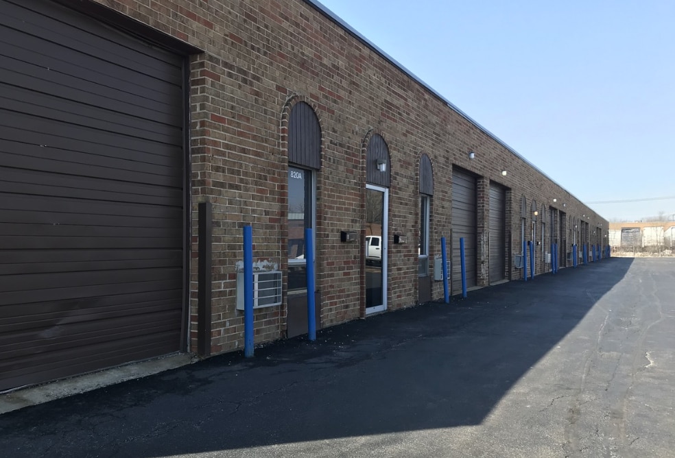 820 N Ridge Ave, Lombard, IL for lease Interior Photo- Image 1 of 1