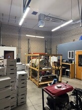 8588 Telfair Ave, Sun Valley, CA à louer Photo intérieure- Image 2 de 12