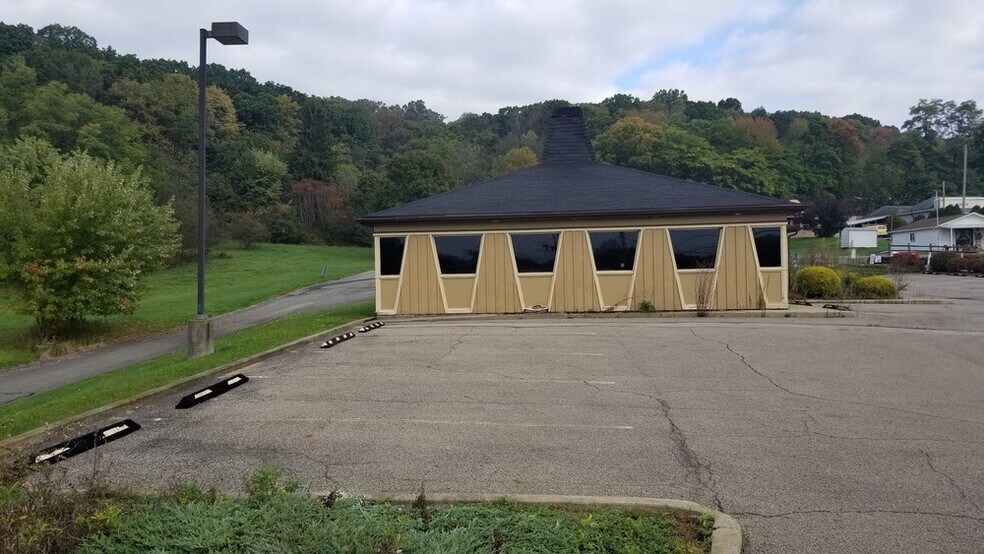 112 Perry Hwy, Harmony, PA à vendre - Photo du bâtiment - Image 2 de 4