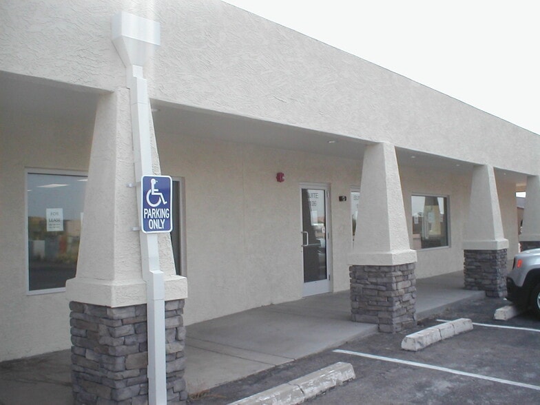 461 W Apache Trl, Apache Junction, AZ for lease - Building Photo - Image 2 of 11