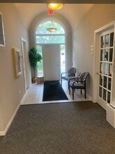 219 W 55th St, Clarendon Hills, IL à louer Photo intérieure- Image 1 de 3