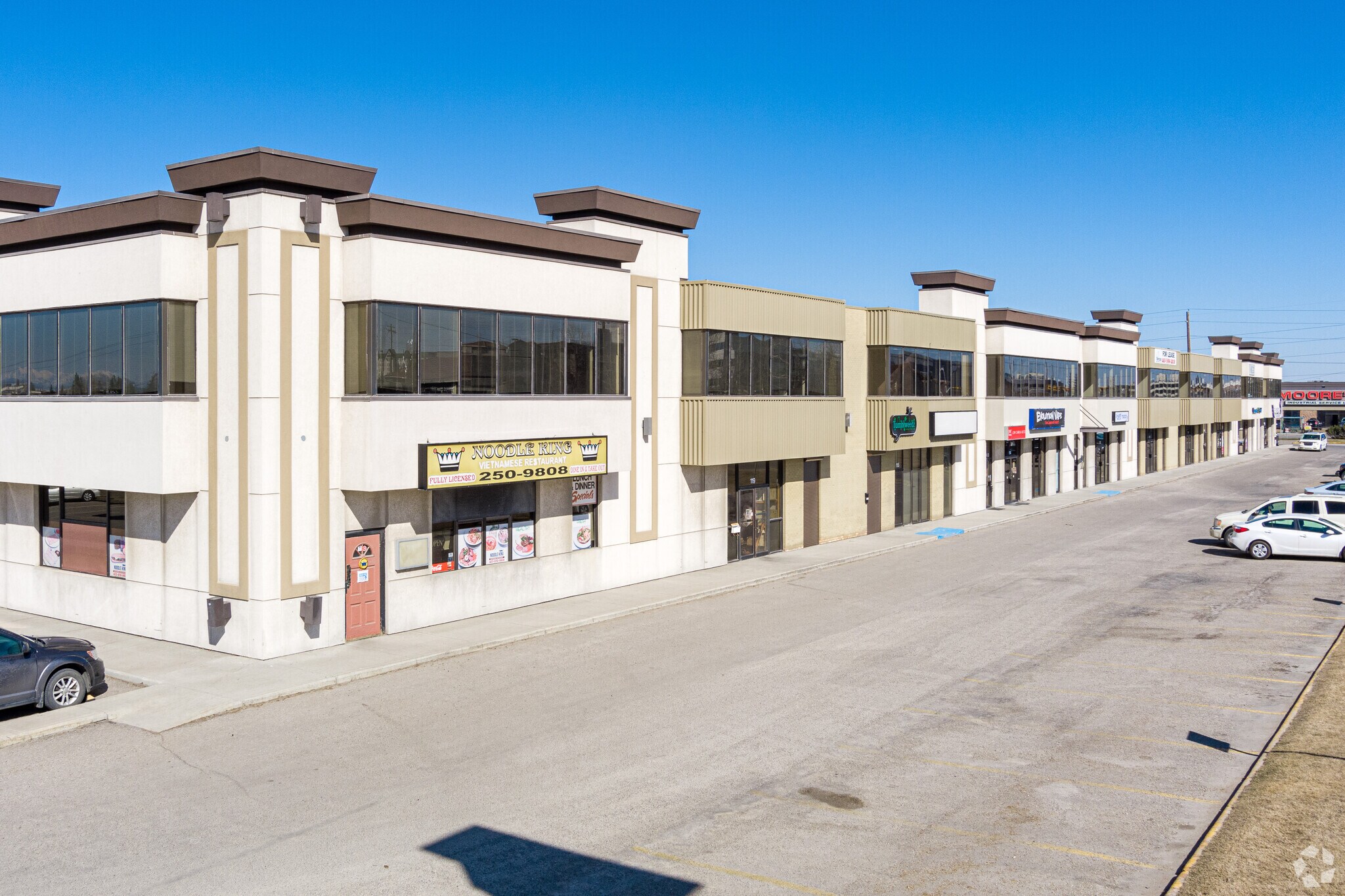2323 32nd Ave NE, Calgary, AB for sale Primary Photo- Image 1 of 1