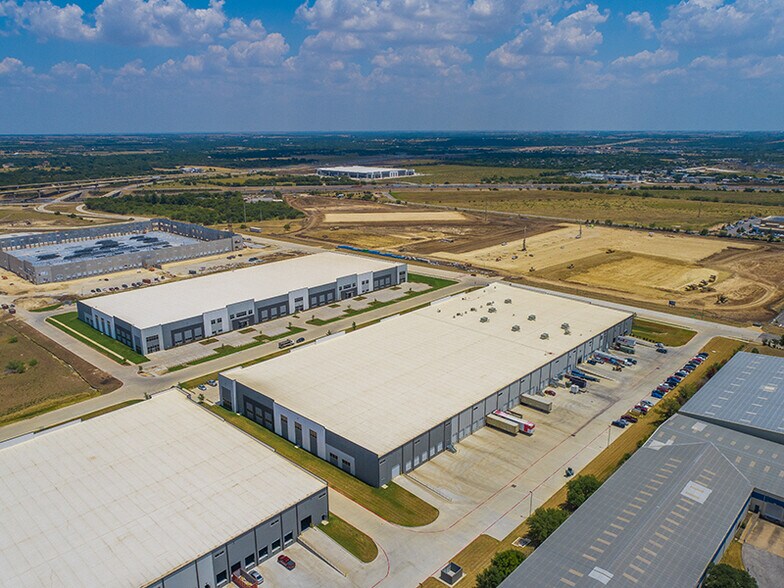 100 Velocity Dr, Georgetown, TX à louer - Photo du bâtiment - Image 3 de 11