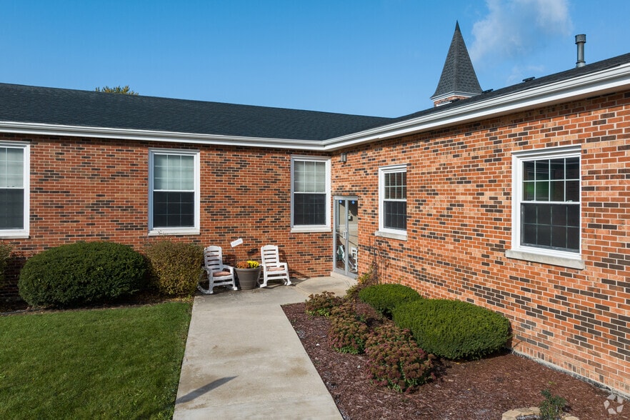 5333 151st St, Oak Forest, IL à louer - Photo du bâtiment - Image 3 de 21