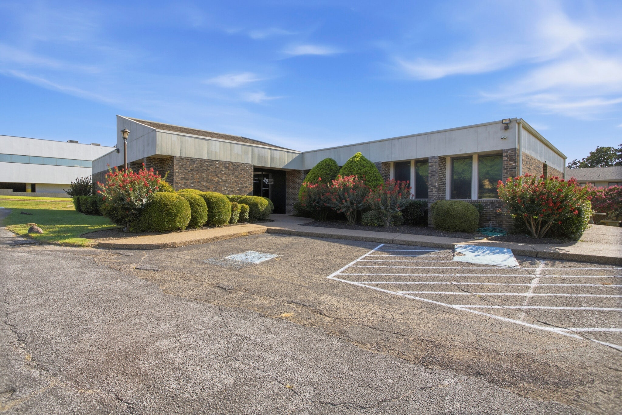 1008 N Davis Dr, Arlington, TX for sale Building Photo- Image 1 of 8