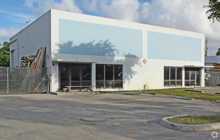 1844-1446 NW 21st Ave, Pompano Beach, FL à louer - Photo du bâtiment - Image 2 de 4