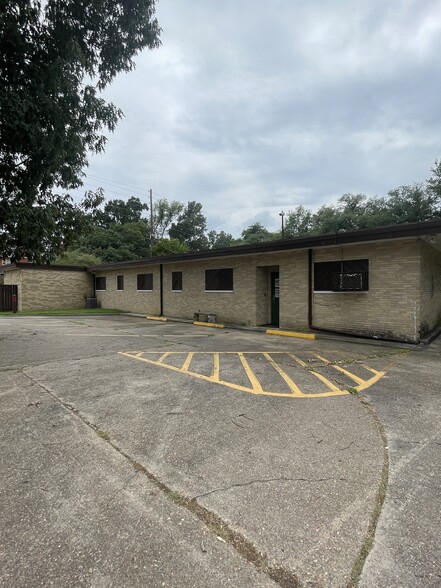 210 Kings Hwy, Shreveport, LA for sale - Building Photo - Image 2 of 9