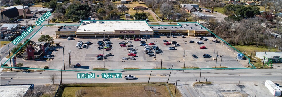 302 N Main St, Highlands, TX for lease - Primary Photo - Image 1 of 4