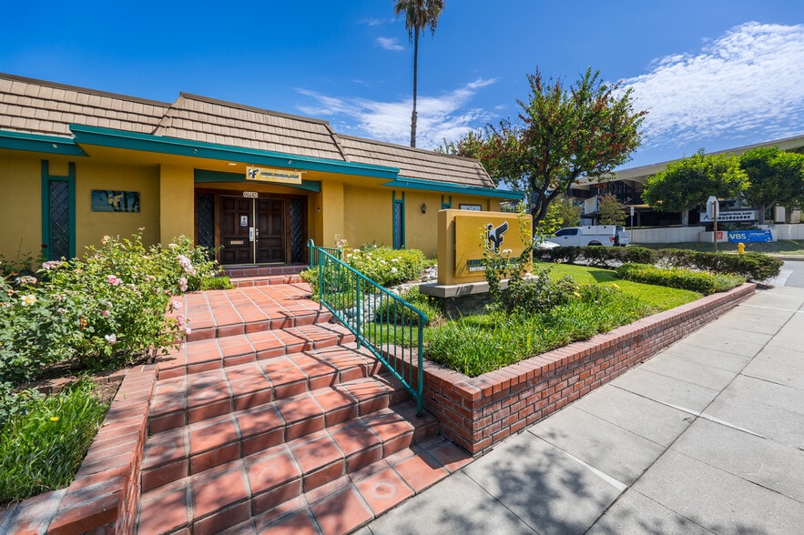635 W Foothill Blvd, Monrovia, CA for sale - Building Photo - Image 3 of 37