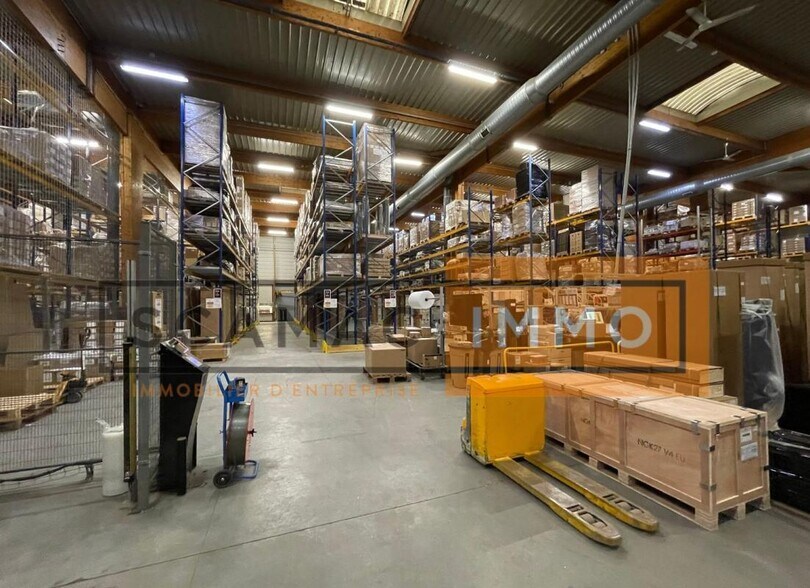 Industrial in Saint-Thibault-des-Vignes for lease - Interior Photo - Image 3 of 5