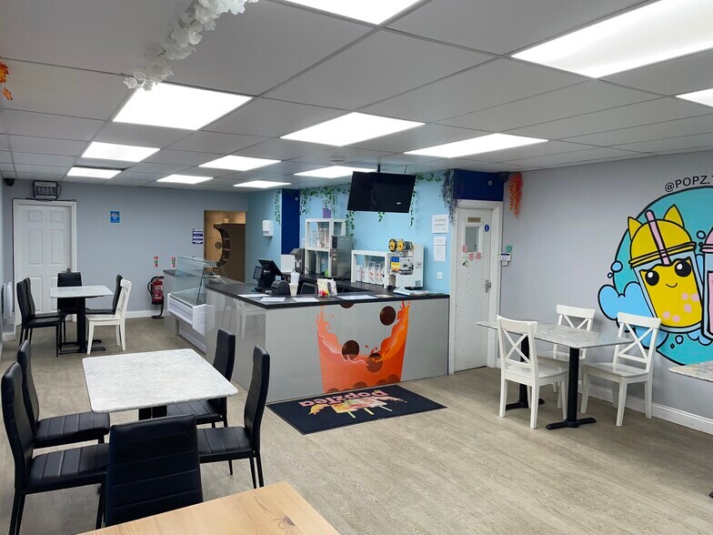 56 Market St, Eastleigh à louer - Photo du bâtiment - Image 2 de 3