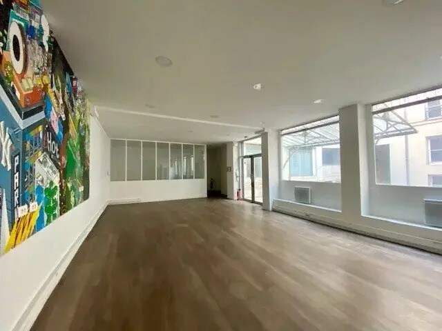 Flex in Paris for lease - Building Photo - Image 3 of 14