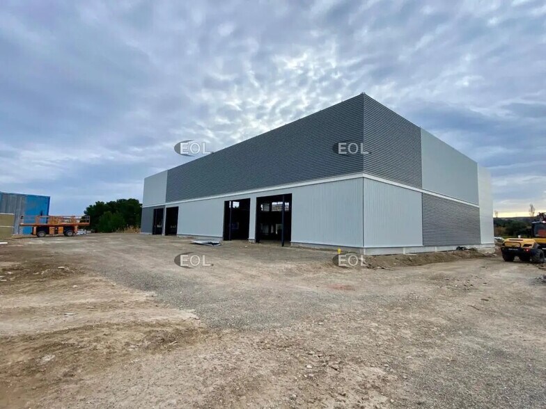 Flex in Marignane for sale - Building Photo - Image 1 of 2