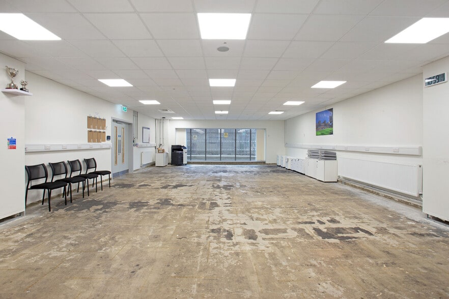 Plough Ln, London for lease - Interior Photo - Image 3 of 5