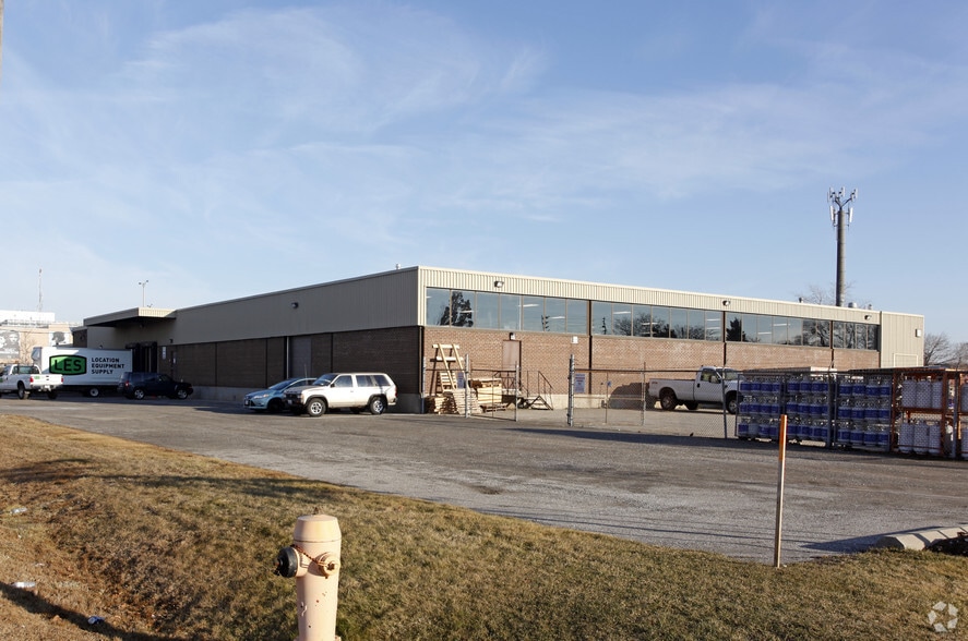 907 Oxford St, Toronto, ON for lease - Building Photo - Image 2 of 2