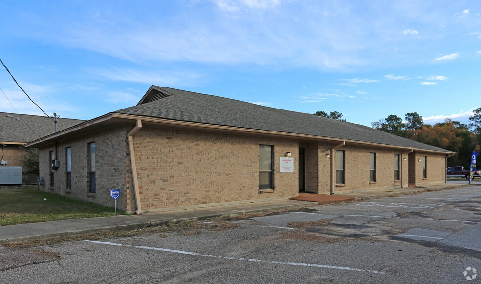 103 Commercial Cir, Conroe, TX for lease - Building Photo - Image 2 of 8