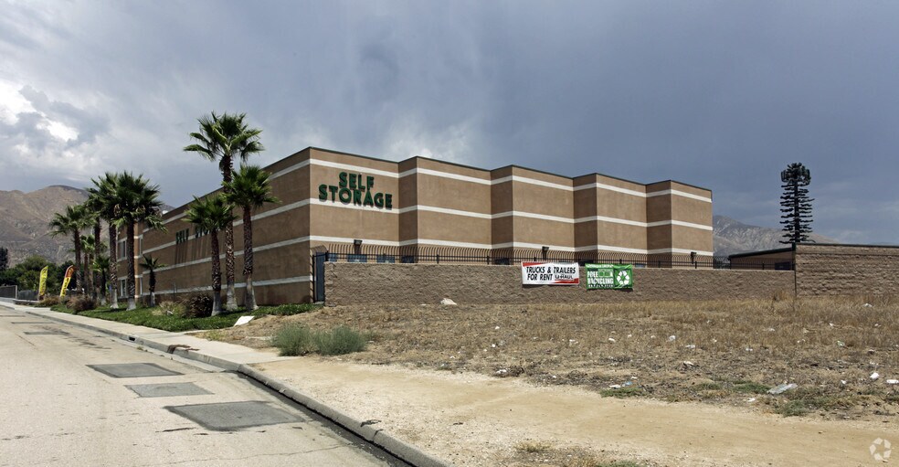 1775 N Palm Ave, Highland, CA à vendre - Photo du bâtiment - Image 2 de 3