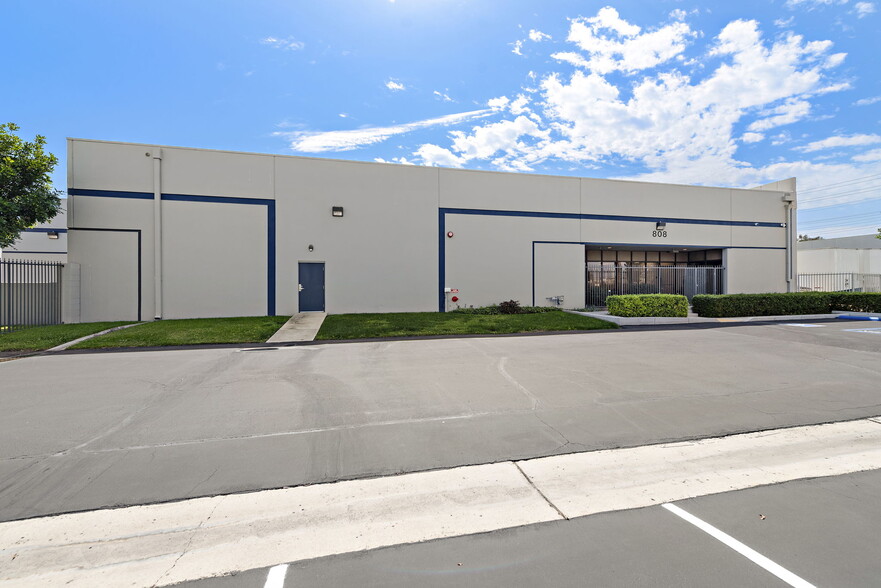 808 W Nicolas Ave, Orange, CA for lease - Building Photo - Image 2 of 9