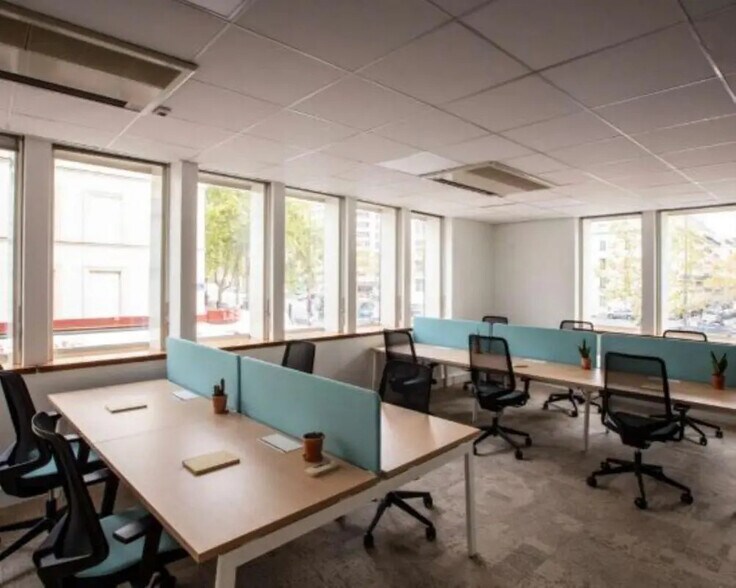 93 Avenue Charles De Gaulle, Neuilly-sur-Seine for lease - Interior Photo - Image 3 of 6