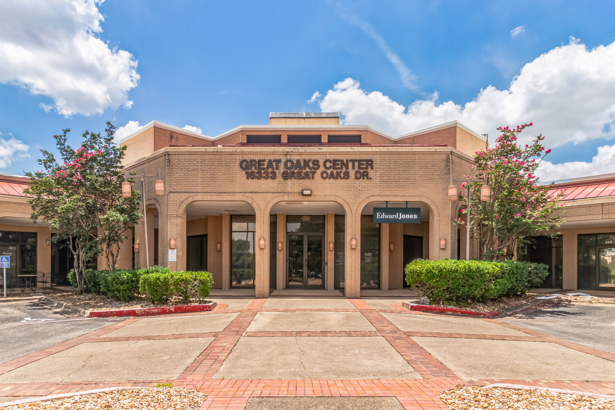 16333 S Great Oaks Dr, Round Rock, TX for lease Building Photo- Image 1 of 5