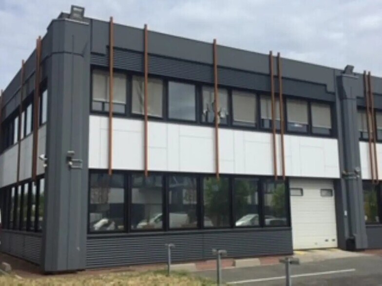 27 Boulevard Louise Michel, Gennevilliers à louer - Photo du bâtiment - Image 3 de 8