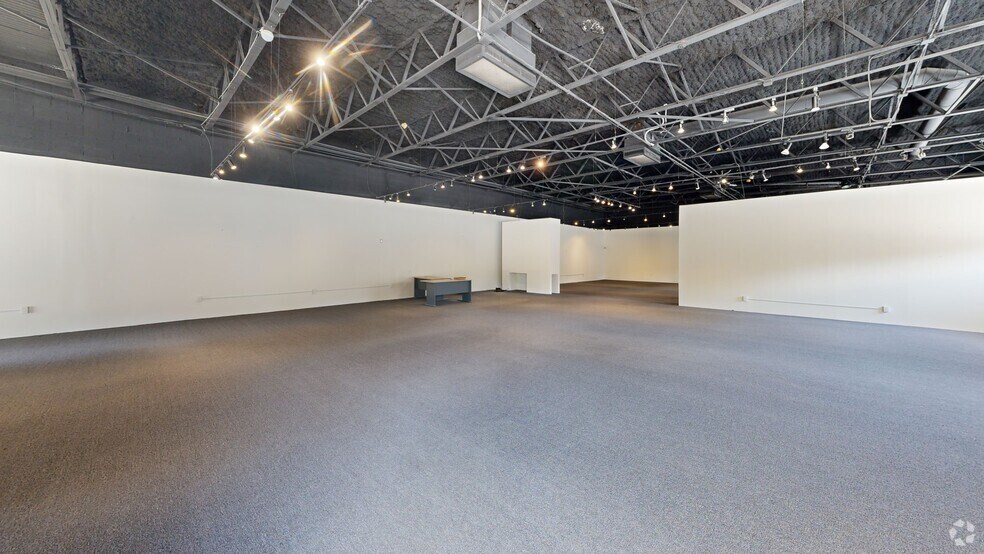 1710 Hi Line Dr, Dallas, TX à louer - Numérisation 3D de Matterport - Image 3 de 26