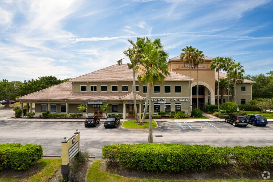 700-760 SE Indian St, Stuart, FL à louer - Photo principale - Image 1 de 11
