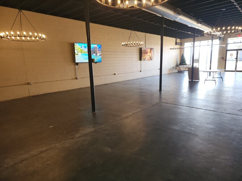 Portfolio Sale KRUM portefeuille de 11 propriétés à vendre sur LoopNet.ca - Photo du bâtiment - Image 2 de 8