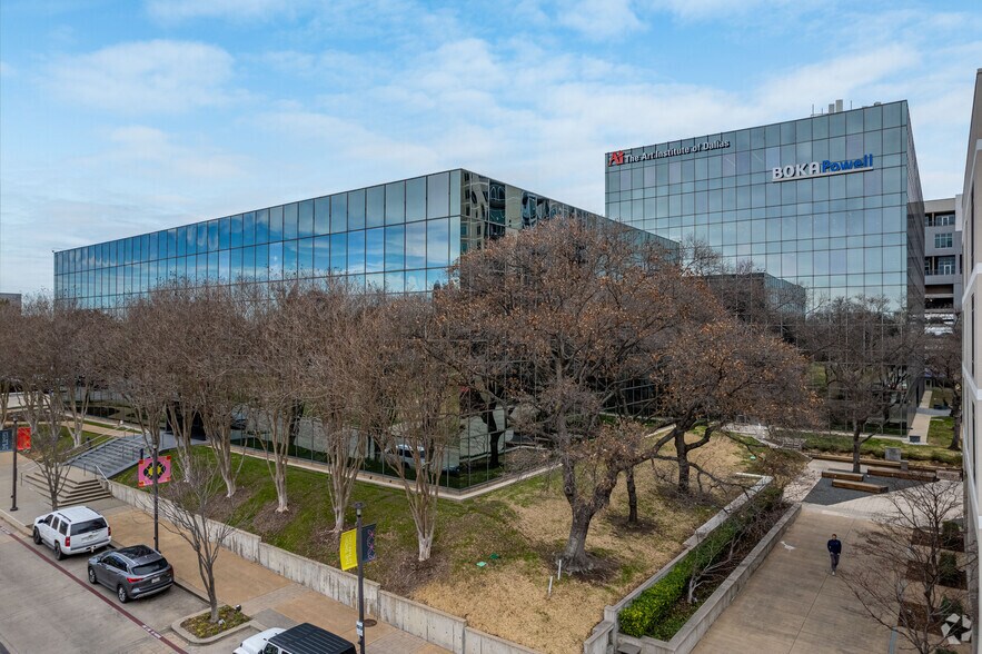 8080 Park Ln, Dallas, TX à louer - Photo du bâtiment - Image 1 de 11