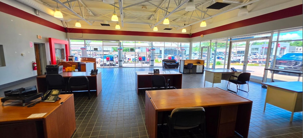 2160 Straits Tpke, Middlebury, CT for lease - Building Photo - Image 2 of 9