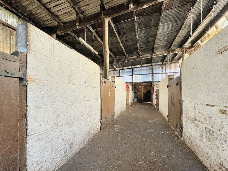 145 Sunderland St, Houghton Le Spring for sale - Interior Photo - Image 2 of 5