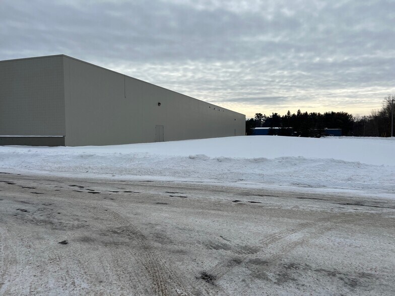320 S Access Rd, Rice Lake, WI à vendre - Photo du bâtiment - Image 2 de 7