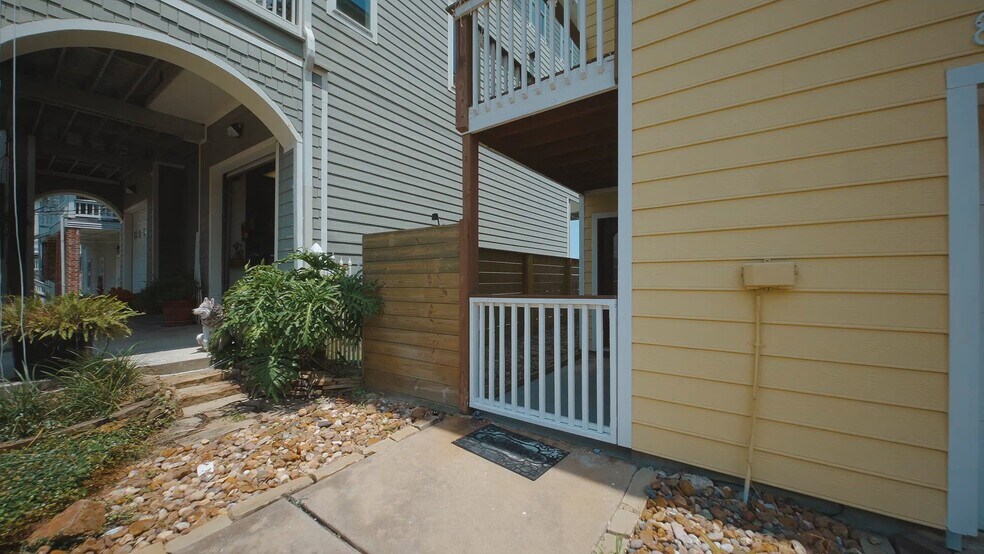 804 Bay Ave, Kemah, TX à vendre - Vidéo sur l’inscription commerciale - Image 2 de 64