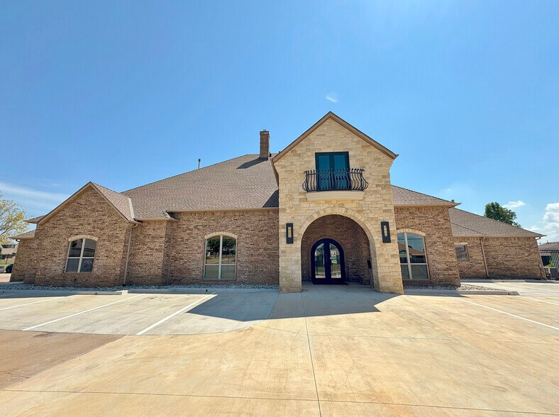 9600 S May Ave, Oklahoma City, OK à vendre - Photo du bâtiment - Image 1 de 12