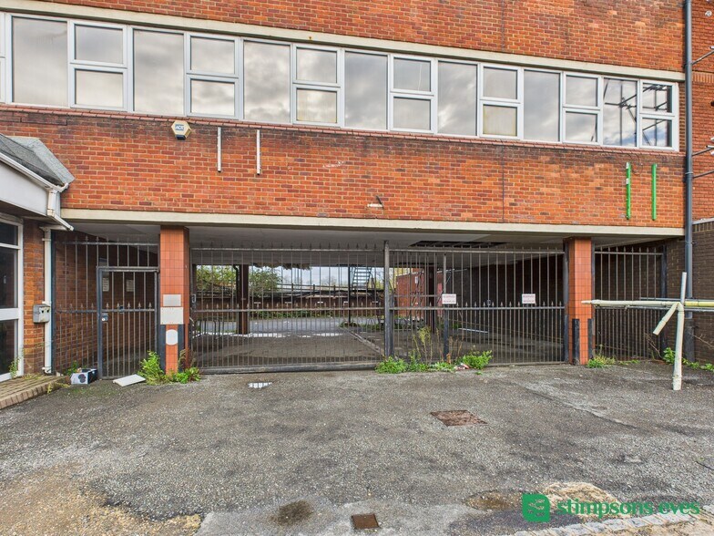 90-100 Collingdon St, Luton à louer - Photo du bâtiment - Image 2 de 2