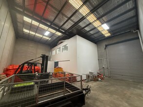 15 Howleys Rd, Notting Hill for lease Interior Photo- Image 2 of 4