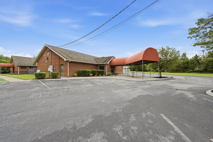 329 Wesley St, Johnson City, TN à vendre - Photo du bâtiment - Image 2 de 67